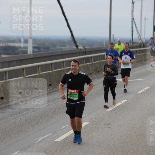 03.10.2025 - Köhlbrandbrückenlauf Jannik Wohlers http://msf.ph/oto/9148071 03.10.2025 15:51:59 Position 1 9158 meine-sportfotos.de