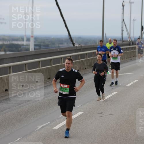 03.10.2025 - Köhlbrandbrückenlauf Jannik Wohlers http://msf.ph/oto/9148075 03.10.2025 15:51:59 Position 1 9158 meine-sportfotos.de