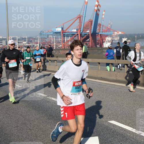 03.10.2025 - Köhlbrandbrückenlauf Yannick Fuchs http://msf.ph/oto/9148076 03.10.2025 08:39:28 Position 2 2998, 1207, 2728 meine-sportfotos.de