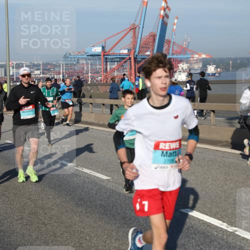 03.10.2025 - Köhlbrandbrückenlauf Yannick Fuchs http://msf.ph/oto/9148081 03.10.2025 08:39:28 Position 2 998, 1207, 1, 2728 meine-sportfotos.de