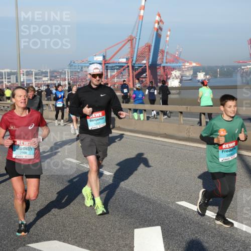 03.10.2025 - Köhlbrandbrückenlauf Yannick Fuchs http://msf.ph/oto/9148102 03.10.2025 08:39:29 Position 2 2998, 1207, 3498 meine-sportfotos.de