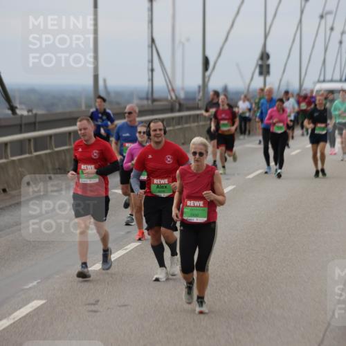 03.10.2025 - Köhlbrandbrückenlauf Jannik Wohlers http://msf.ph/oto/9148114 03.10.2025 15:52:04 Position 1 8998, 7430 meine-sportfotos.de