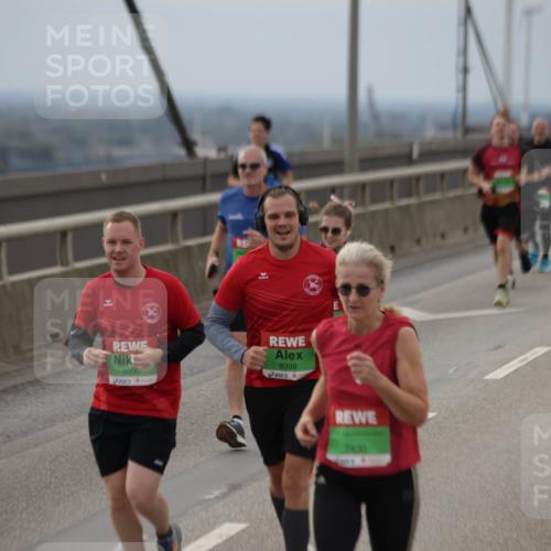 03.10.2025 - Köhlbrandbrückenlauf Jannik Wohlers http://msf.ph/oto/9148124 03.10.2025 15:52:06 Position 1 9000, 8998, 7430 meine-sportfotos.de