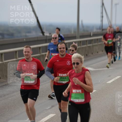 03.10.2025 - Köhlbrandbrückenlauf Jannik Wohlers http://msf.ph/oto/9148125 03.10.2025 15:52:06 Position 1 9000, 8998, 7430 meine-sportfotos.de