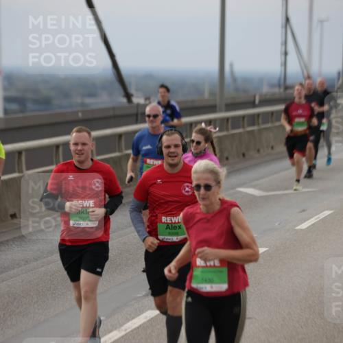 03.10.2025 - Köhlbrandbrückenlauf Jannik Wohlers http://msf.ph/oto/9148129 03.10.2025 15:52:06 Position 1 9000, 8998, 7430 meine-sportfotos.de