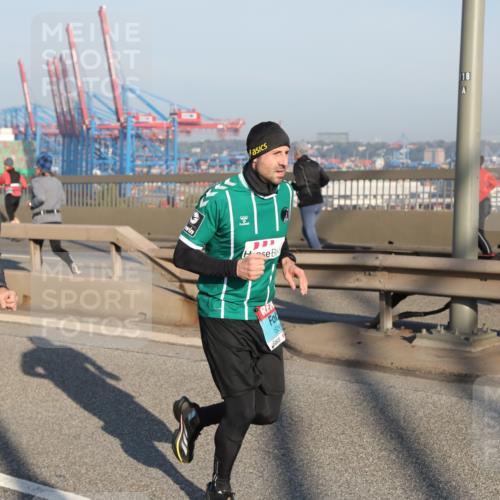 03.10.2025 - Köhlbrandbrückenlauf Yannick Fuchs http://msf.ph/oto/9148156 03.10.2025 08:39:32 Position 2 3813, 118, 1526 meine-sportfotos.de