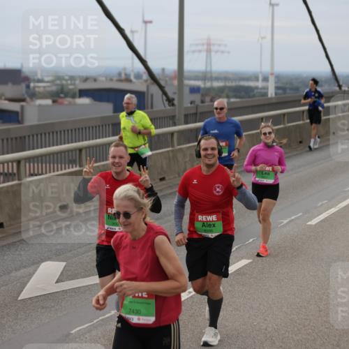 03.10.2025 - Köhlbrandbrückenlauf Jannik Wohlers http://msf.ph/oto/9148159 03.10.2025 15:52:08 Position 1 900, 8998, 7430 meine-sportfotos.de