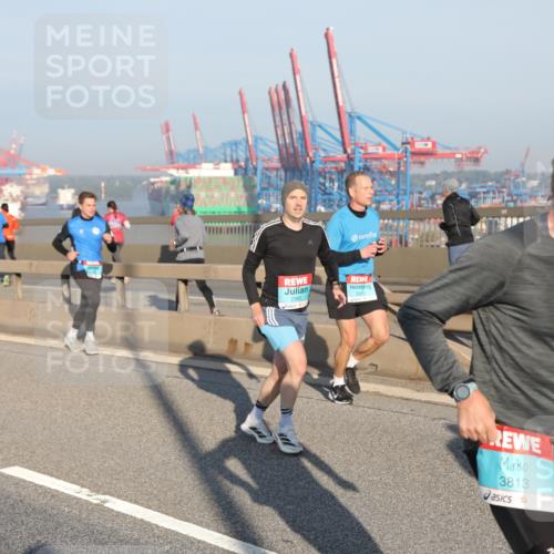 03.10.2025 - Köhlbrandbrückenlauf Yannick Fuchs http://msf.ph/oto/9148173 03.10.2025 08:39:33 Position 2 2985, 3813 meine-sportfotos.de