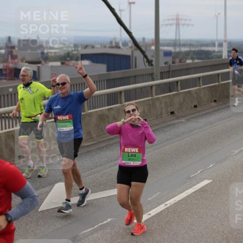 03.10.2025 - Köhlbrandbrückenlauf Jannik Wohlers http://msf.ph/oto/9148179 03.10.2025 15:52:09 Position 1 9193, 8831 meine-sportfotos.de