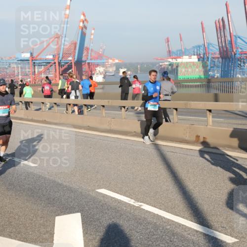 03.10.2025 - Köhlbrandbrückenlauf Yannick Fuchs http://msf.ph/oto/9148181 03.10.2025 08:39:33 Position 2 2985 meine-sportfotos.de