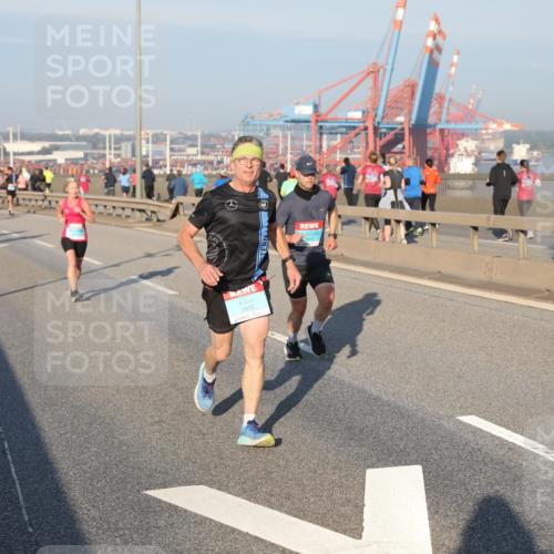 03.10.2025 - Köhlbrandbrückenlauf Yannick Fuchs http://msf.ph/oto/9148188 03.10.2025 08:39:34 Position 2 3832 meine-sportfotos.de