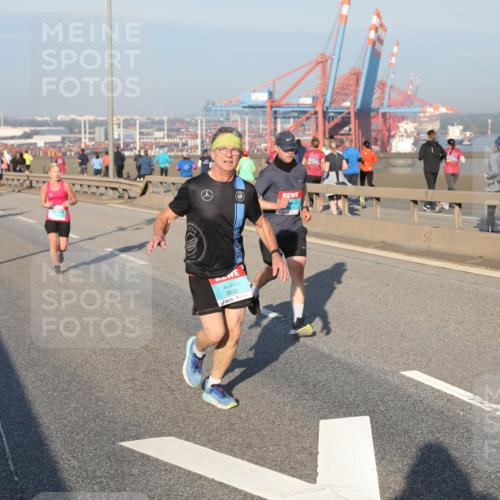 03.10.2025 - Köhlbrandbrückenlauf Yannick Fuchs http://msf.ph/oto/9148191 03.10.2025 08:39:34 Position 2 3832 meine-sportfotos.de