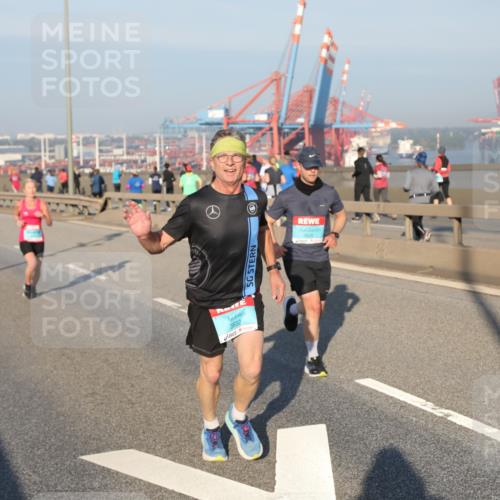 03.10.2025 - Köhlbrandbrückenlauf Yannick Fuchs http://msf.ph/oto/9148201 03.10.2025 08:39:34 Position 2  meine-sportfotos.de