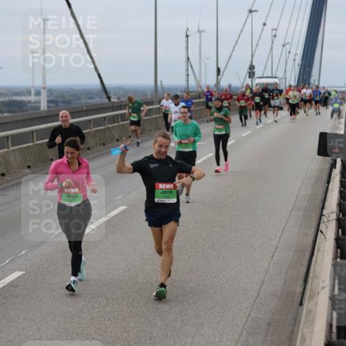 03.10.2025 - Köhlbrandbrückenlauf Jannik Wohlers http://msf.ph/oto/9148229 03.10.2025 15:52:14 Position 1 3, 7412, 7334 meine-sportfotos.de