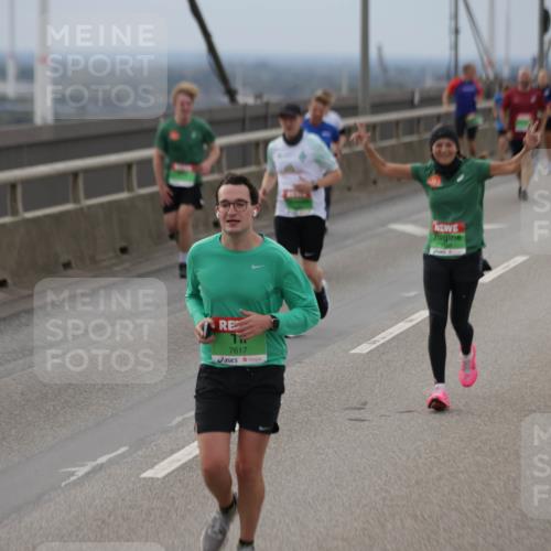 03.10.2025 - Köhlbrandbrückenlauf Jannik Wohlers http://msf.ph/oto/9148258 03.10.2025 15:52:16 Position 1 7617 meine-sportfotos.de