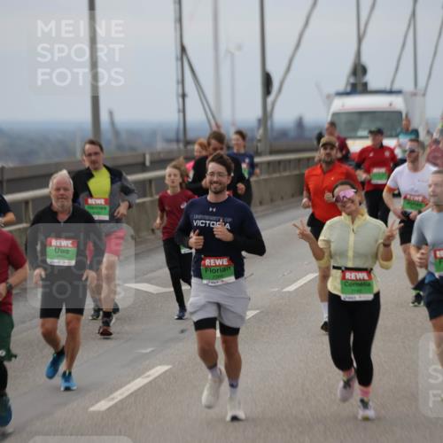 03.10.2025 - Köhlbrandbrückenlauf Jannik Wohlers http://msf.ph/oto/9148313 03.10.2025 15:52:24 Position 1 7703 meine-sportfotos.de