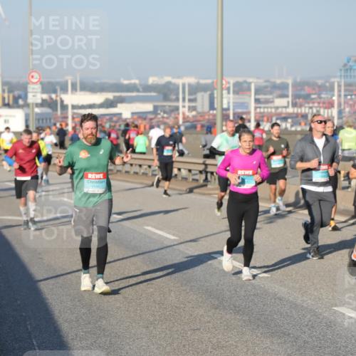 03.10.2025 - Köhlbrandbrückenlauf Yannick Fuchs http://msf.ph/oto/9148319 03.10.2025 08:39:45 Position 2 1105, 3465 meine-sportfotos.de