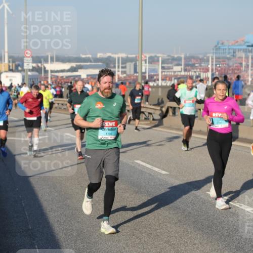 03.10.2025 - Köhlbrandbrückenlauf Yannick Fuchs http://msf.ph/oto/9148347 03.10.2025 08:39:47 Position 2 1105, 3766 meine-sportfotos.de
