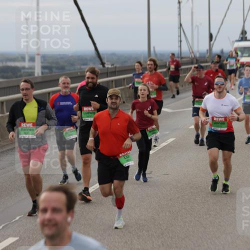 03.10.2025 - Köhlbrandbrückenlauf Jannik Wohlers http://msf.ph/oto/9148377 03.10.2025 15:52:29 Position 1 8532, 9612, 9608, 7810 meine-sportfotos.de