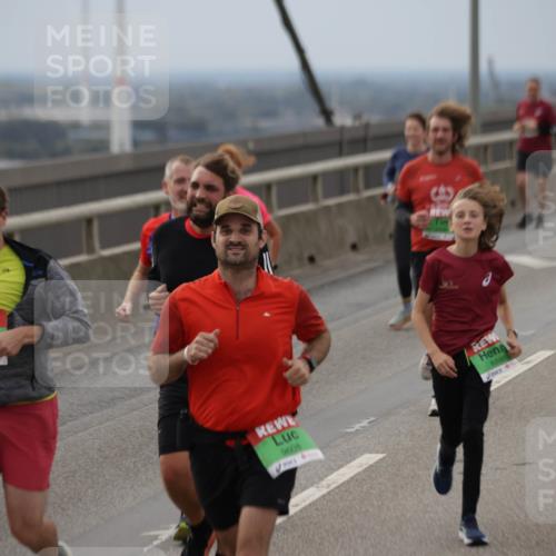 03.10.2025 - Köhlbrandbrückenlauf Jannik Wohlers http://msf.ph/oto/9148379 03.10.2025 15:52:30 Position 1 853, 9608, 8898, 7810 meine-sportfotos.de