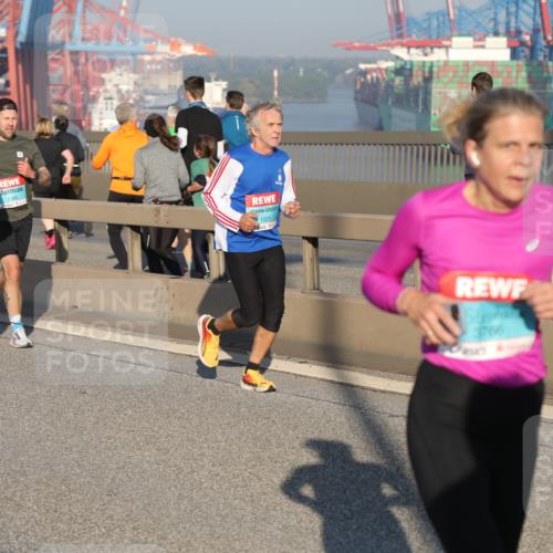 03.10.2025 - Köhlbrandbrückenlauf Yannick Fuchs http://msf.ph/oto/9148380 03.10.2025 08:39:49 Position 2 3806, 1025, 3766 meine-sportfotos.de