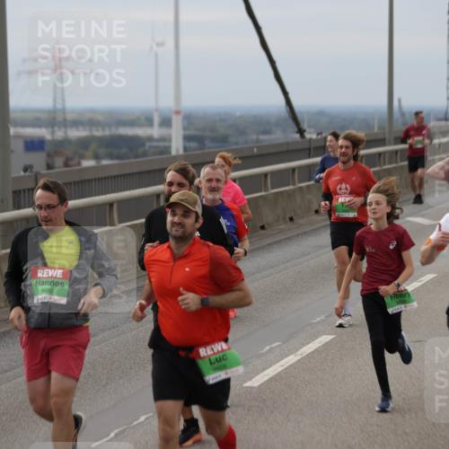 03.10.2025 - Köhlbrandbrückenlauf Jannik Wohlers http://msf.ph/oto/9148390 03.10.2025 15:52:30 Position 1 8532, 9608, 7810 meine-sportfotos.de