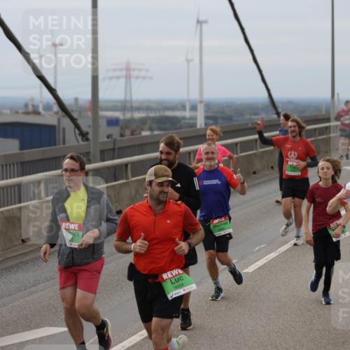 03.10.2025 - Köhlbrandbrückenlauf Jannik Wohlers http://msf.ph/oto/9148400 03.10.2025 15:52:31 Position 1 9608, 8899, 7810 meine-sportfotos.de