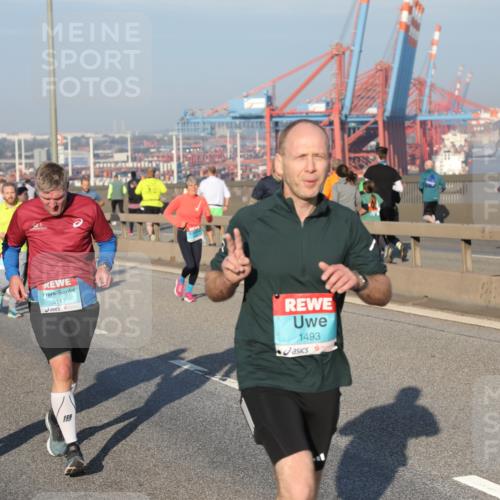 03.10.2025 - Köhlbrandbrückenlauf Yannick Fuchs http://msf.ph/oto/9148406 03.10.2025 08:39:51 Position 2 1236, 3117, 1493 meine-sportfotos.de