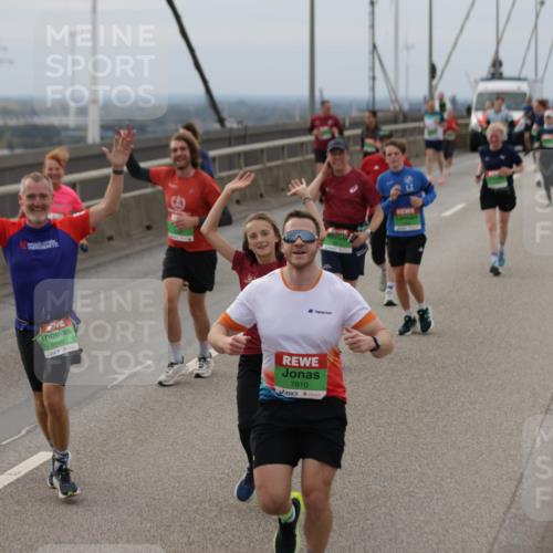 03.10.2025 - Köhlbrandbrückenlauf Jannik Wohlers http://msf.ph/oto/9148412 03.10.2025 15:52:32 Position 1 9612, 8899, 7810 meine-sportfotos.de