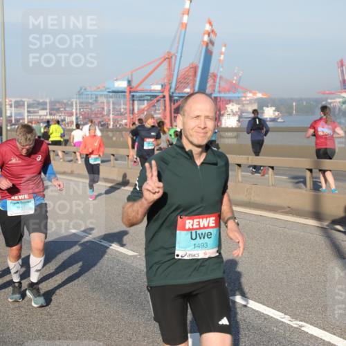 03.10.2025 - Köhlbrandbrückenlauf Yannick Fuchs http://msf.ph/oto/9148413 03.10.2025 08:39:52 Position 2 3117, 1236, 1493, 2125, 3806 meine-sportfotos.de