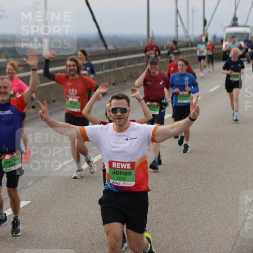 03.10.2025 - Köhlbrandbrückenlauf Jannik Wohlers http://msf.ph/oto/9148415 03.10.2025 15:52:32 Position 1 8899, 7810 meine-sportfotos.de