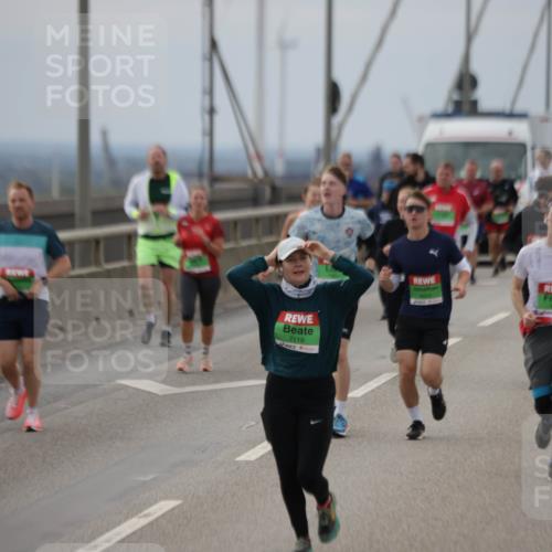 03.10.2025 - Köhlbrandbrückenlauf Jannik Wohlers http://msf.ph/oto/9148482 03.10.2025 15:52:37 Position 1 7119 meine-sportfotos.de