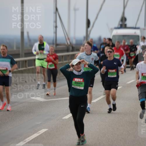 03.10.2025 - Köhlbrandbrückenlauf Jannik Wohlers http://msf.ph/oto/9148483 03.10.2025 15:52:37 Position 1 7119 meine-sportfotos.de