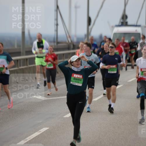 03.10.2025 - Köhlbrandbrückenlauf Jannik Wohlers http://msf.ph/oto/9148485 03.10.2025 15:52:37 Position 1 7119 meine-sportfotos.de