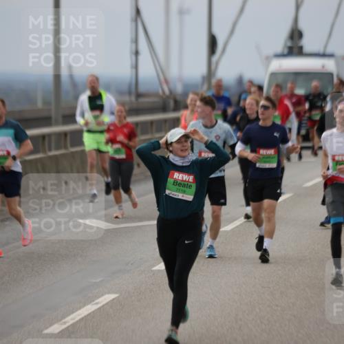03.10.2025 - Köhlbrandbrückenlauf Jannik Wohlers http://msf.ph/oto/9148486 03.10.2025 15:52:37 Position 1 7119 meine-sportfotos.de