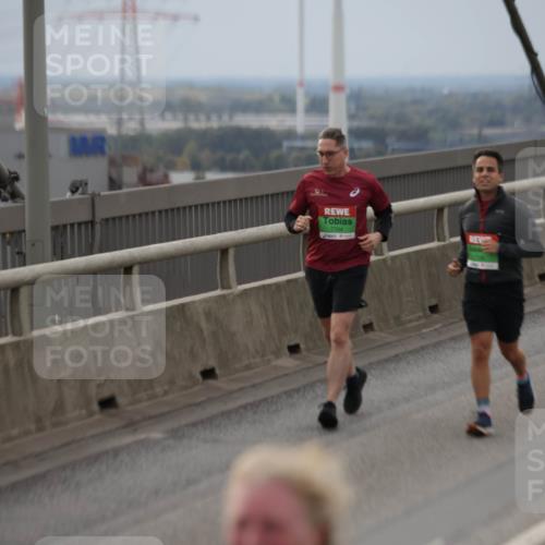 03.10.2025 - Köhlbrandbrückenlauf Jannik Wohlers http://msf.ph/oto/9148488 03.10.2025 15:52:38 Position 1 7704 meine-sportfotos.de