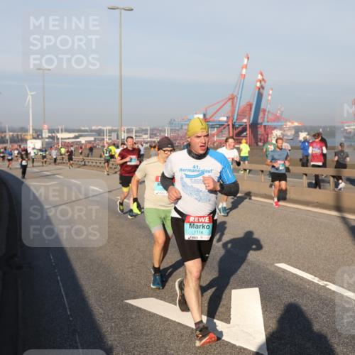 03.10.2025 - Köhlbrandbrückenlauf Yannick Fuchs http://msf.ph/oto/9148493 03.10.2025 08:39:57 Position 2 41, 3227, 1116 meine-sportfotos.de