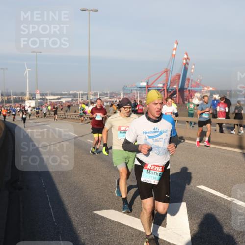 03.10.2025 - Köhlbrandbrückenlauf Yannick Fuchs http://msf.ph/oto/9148497 03.10.2025 08:39:57 Position 2 41, 2, 1116 meine-sportfotos.de