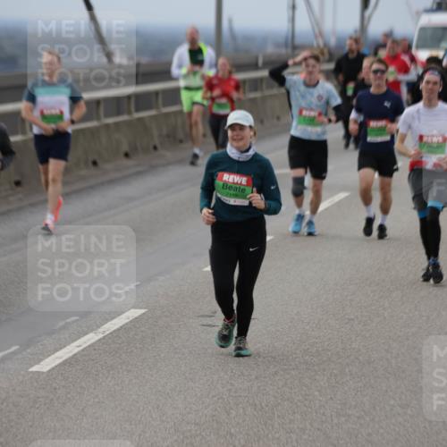 03.10.2025 - Köhlbrandbrückenlauf Jannik Wohlers http://msf.ph/oto/9148499 03.10.2025 15:52:39 Position 1 7119 meine-sportfotos.de