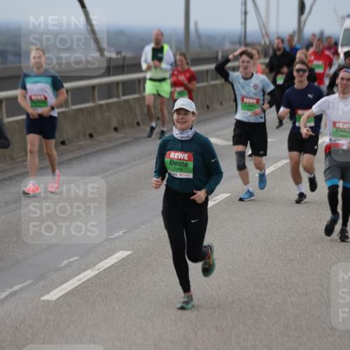 03.10.2025 - Köhlbrandbrückenlauf Jannik Wohlers http://msf.ph/oto/9148506 03.10.2025 15:52:39 Position 1 7119, 94227 meine-sportfotos.de