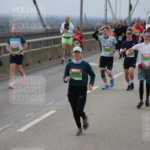 03.10.2025 - Köhlbrandbrückenlauf Jannik Wohlers http://msf.ph/oto/9148508 03.10.2025 15:52:39 Position 1 7119 meine-sportfotos.de