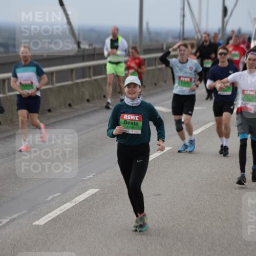 03.10.2025 - Köhlbrandbrückenlauf Jannik Wohlers http://msf.ph/oto/9148509 03.10.2025 15:52:39 Position 1 7119 meine-sportfotos.de
