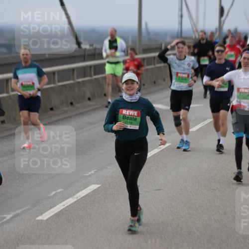 03.10.2025 - Köhlbrandbrückenlauf Jannik Wohlers http://msf.ph/oto/9148510 03.10.2025 15:52:39 Position 1 7119 meine-sportfotos.de