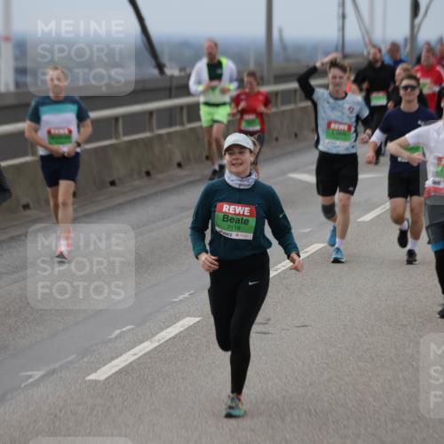 03.10.2025 - Köhlbrandbrückenlauf Jannik Wohlers http://msf.ph/oto/9148513 03.10.2025 15:52:39 Position 1 7119 meine-sportfotos.de