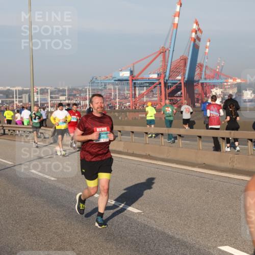 03.10.2025 - Köhlbrandbrückenlauf Yannick Fuchs http://msf.ph/oto/9148514 03.10.2025 08:39:58 Position 2 2025, 3111 meine-sportfotos.de