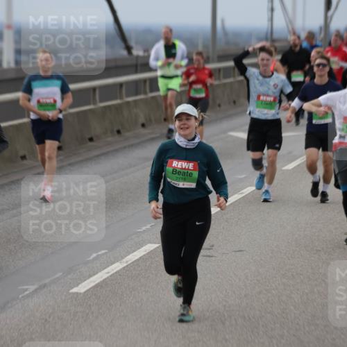 03.10.2025 - Köhlbrandbrückenlauf Jannik Wohlers http://msf.ph/oto/9148515 03.10.2025 15:52:39 Position 1 7119 meine-sportfotos.de