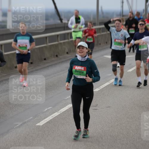 03.10.2025 - Köhlbrandbrückenlauf Jannik Wohlers http://msf.ph/oto/9148518 03.10.2025 15:52:39 Position 1 7119 meine-sportfotos.de