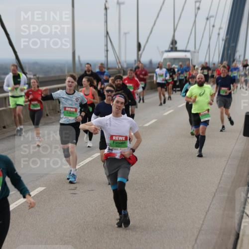03.10.2025 - Köhlbrandbrückenlauf Jannik Wohlers http://msf.ph/oto/9148537 03.10.2025 15:52:41 Position 1 7119, 9427 meine-sportfotos.de