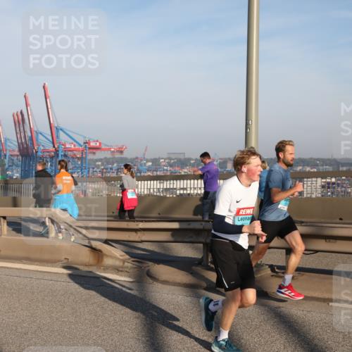 03.10.2025 - Köhlbrandbrückenlauf Yannick Fuchs http://msf.ph/oto/9148544 03.10.2025 08:40:00 Position 2 118, 1309 meine-sportfotos.de