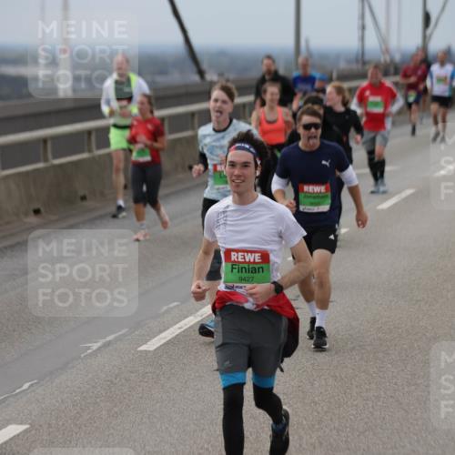 03.10.2025 - Köhlbrandbrückenlauf Jannik Wohlers http://msf.ph/oto/9148556 03.10.2025 15:52:42 Position 1 9427 meine-sportfotos.de